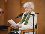  Ruth Weiss bei ihrer Dankesrede