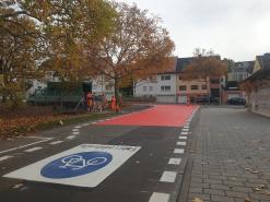  Fahrradstraße, große Piktogramme in der Hockstraße