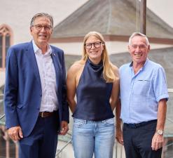  Oberbürgermeister Jürgen Herzing, Lena Ludwig und der 1. Vorsitzende des Stadtverbands für Sport, Karlheinz Stegmann